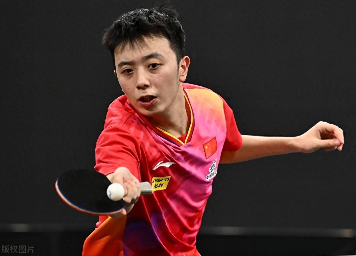 德约科维奇在SKT比赛中最后时刻胜出，领先优势明显引发热议！