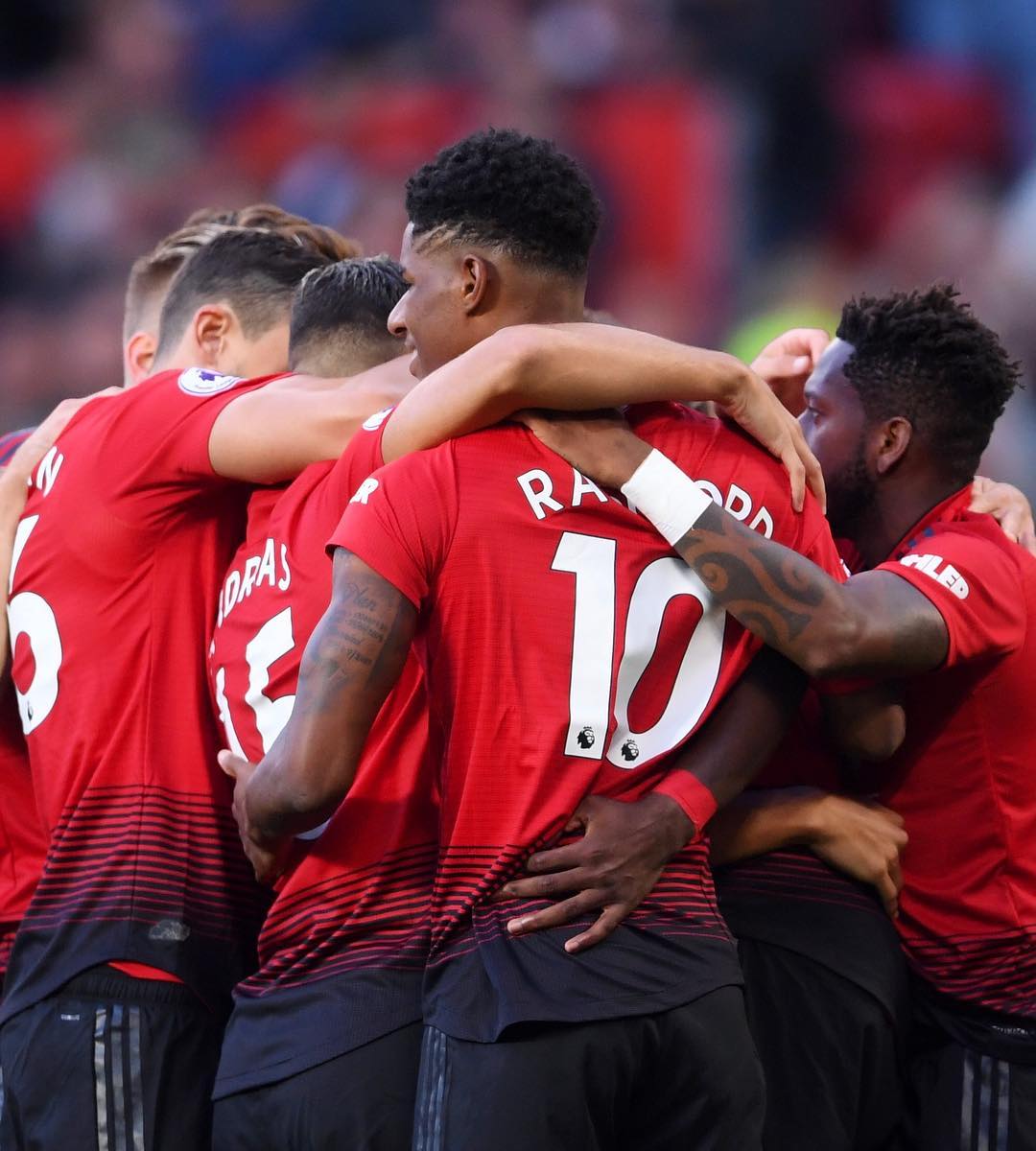 爱游戏平台-穆古鲁扎意外战胜曼联，出色防守引爆全场！-爱游戏平台